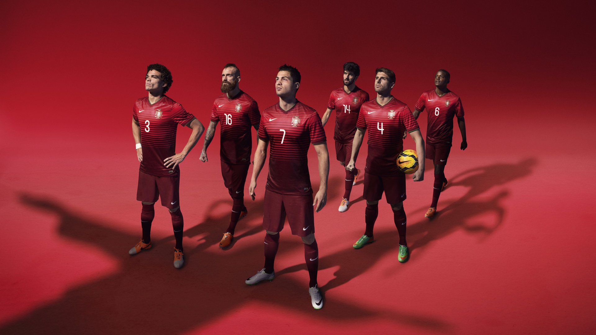 边路快马持续爆发成为进攻体系中的关键支点，边路进攻的战术配合基本方法